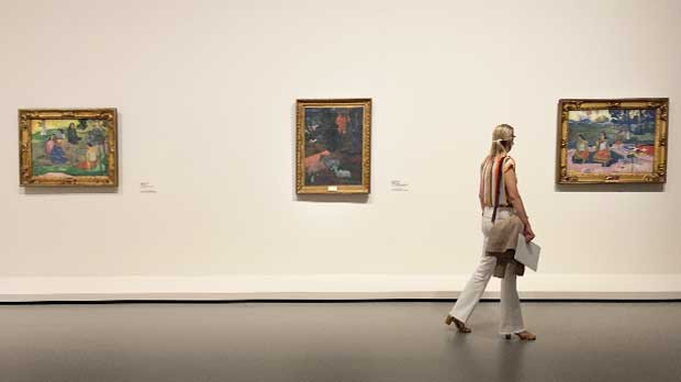 Vue de l’exposition « La Collection Morozov. Icônes de l’art moderne. » à la Fondation Louis Vuitton : les toiles polynésiennes de Paul Gauguin ©Agathe Hakoun