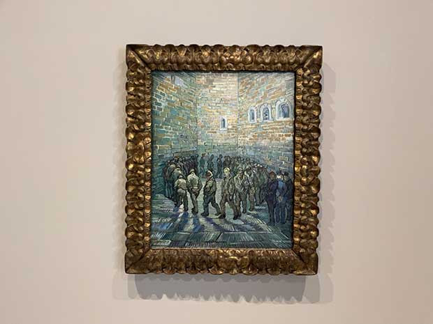 Vincent van Gogh, La Ronde des prisonniers, Saint Rémy, 1890, huile sur toile, 80 × 64 cm, Musée d’Etat des Beaux Arts Pouchkine, Moscou, présentée à la Fondation Louis Vuitton à Paris.
